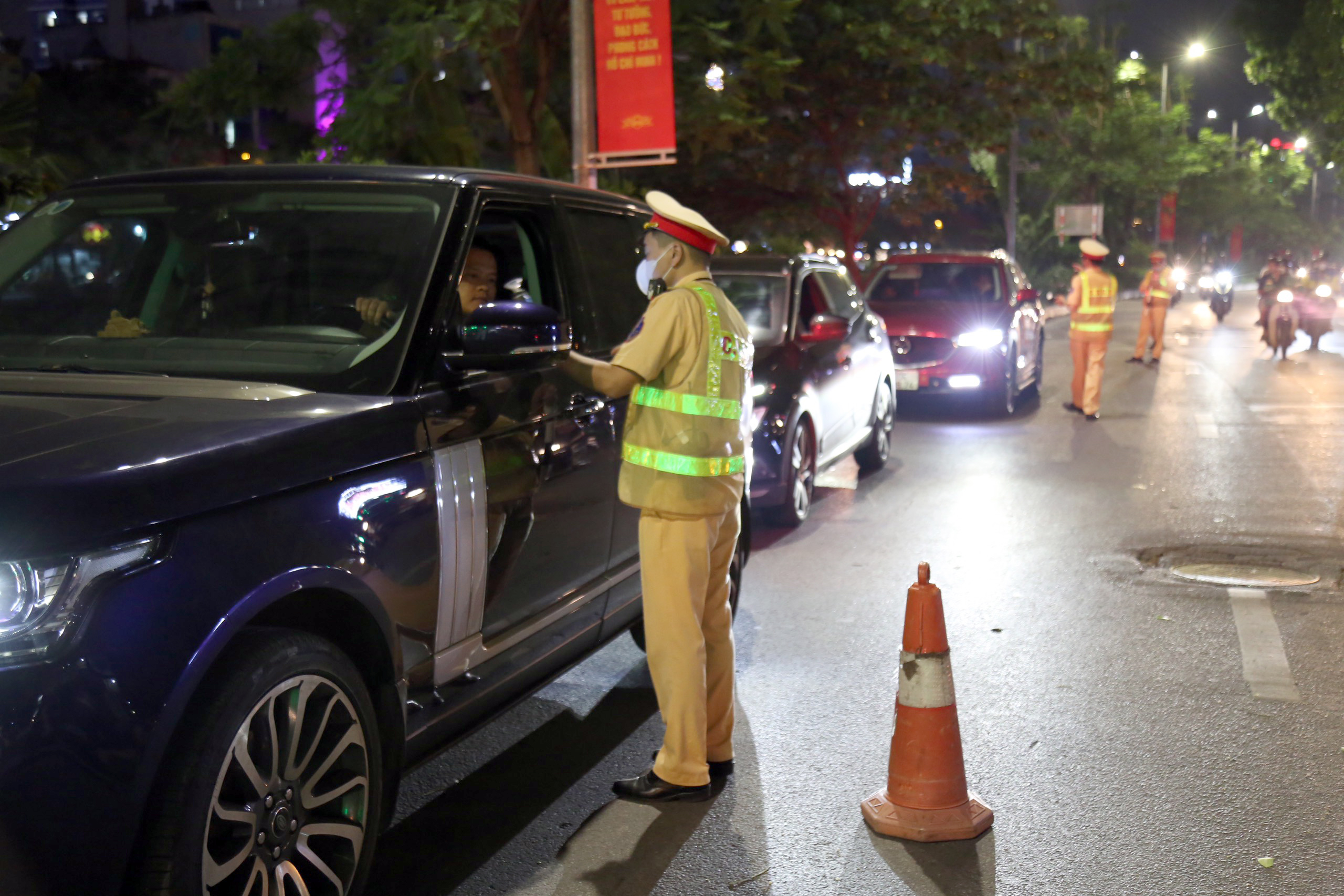 ĐBQH ủng hộ cấm tuyệt đối nồng độ cồn, trừ điểm bằng l&aacute;i- Ảnh 3.