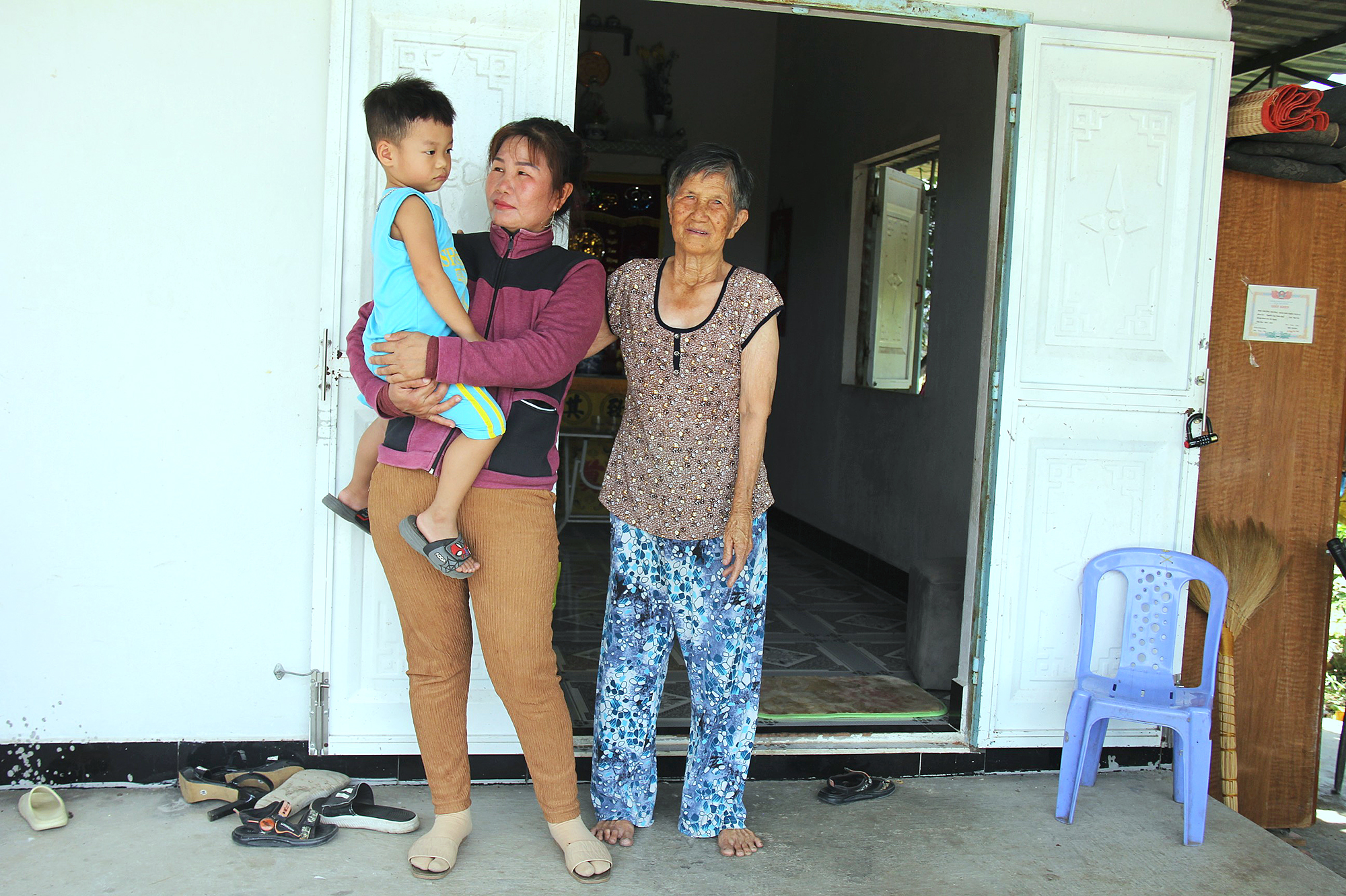 Tương lai mịt mờ của b&eacute; trai mồ c&ocirc;i cha mẹ- Ảnh 1.