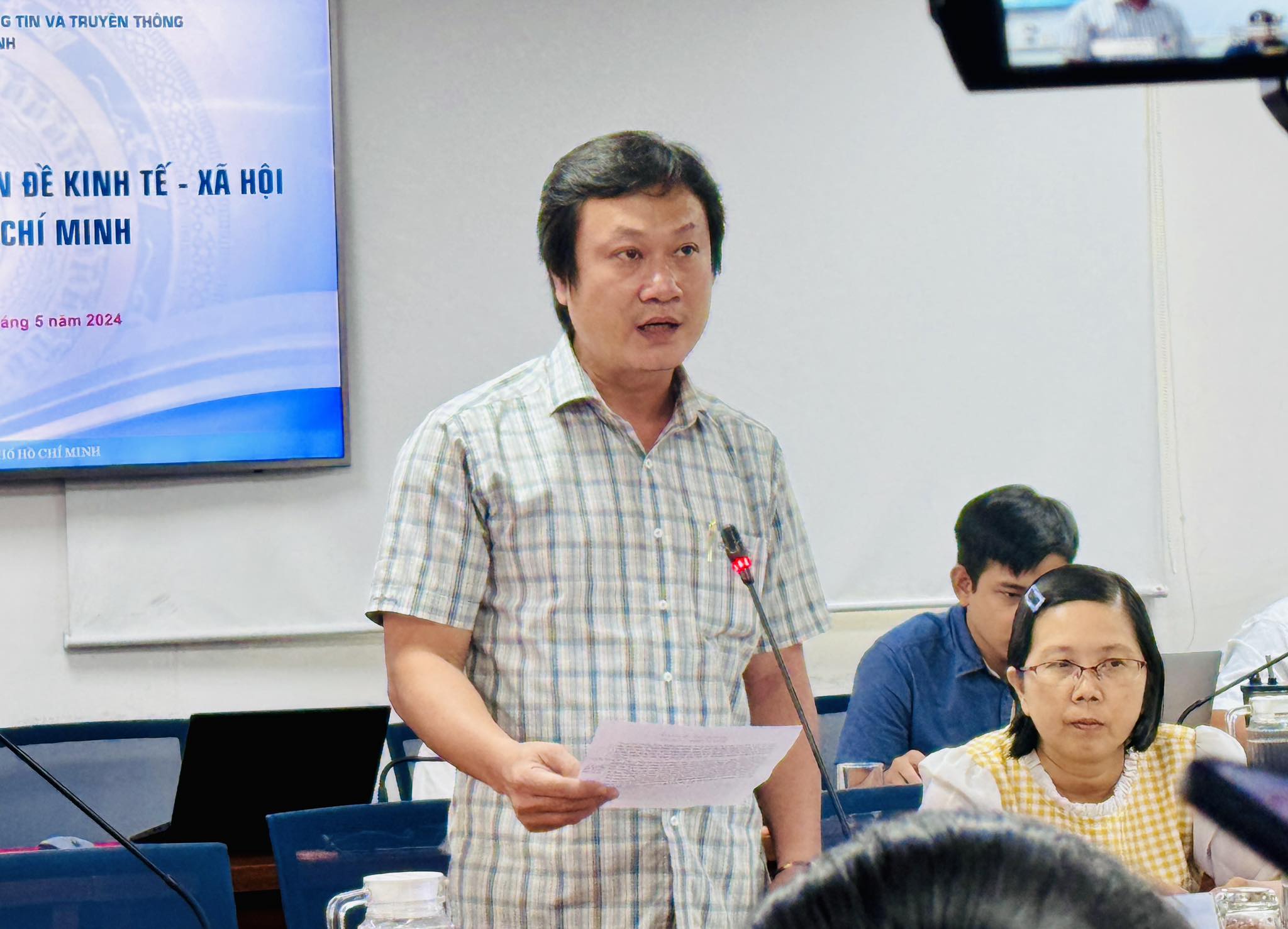 TP.HCM xử l&yacute; vụ ca sỹ Đ&agrave;m Vĩnh Hưng gắn huy hiệu lạ biểu diễn như thế n&agrave;o?- Ảnh 1.