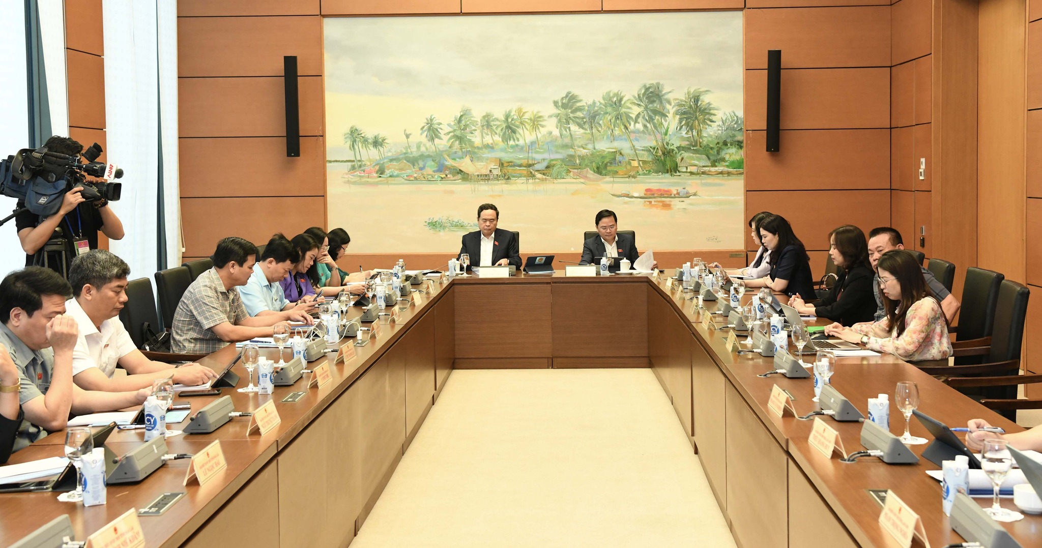 Chủ tịch Quốc hội: Sớm ban h&agrave;nh hướng dẫn để Luật Đất đai 2024 v&agrave;o cuộc sống- Ảnh 2.