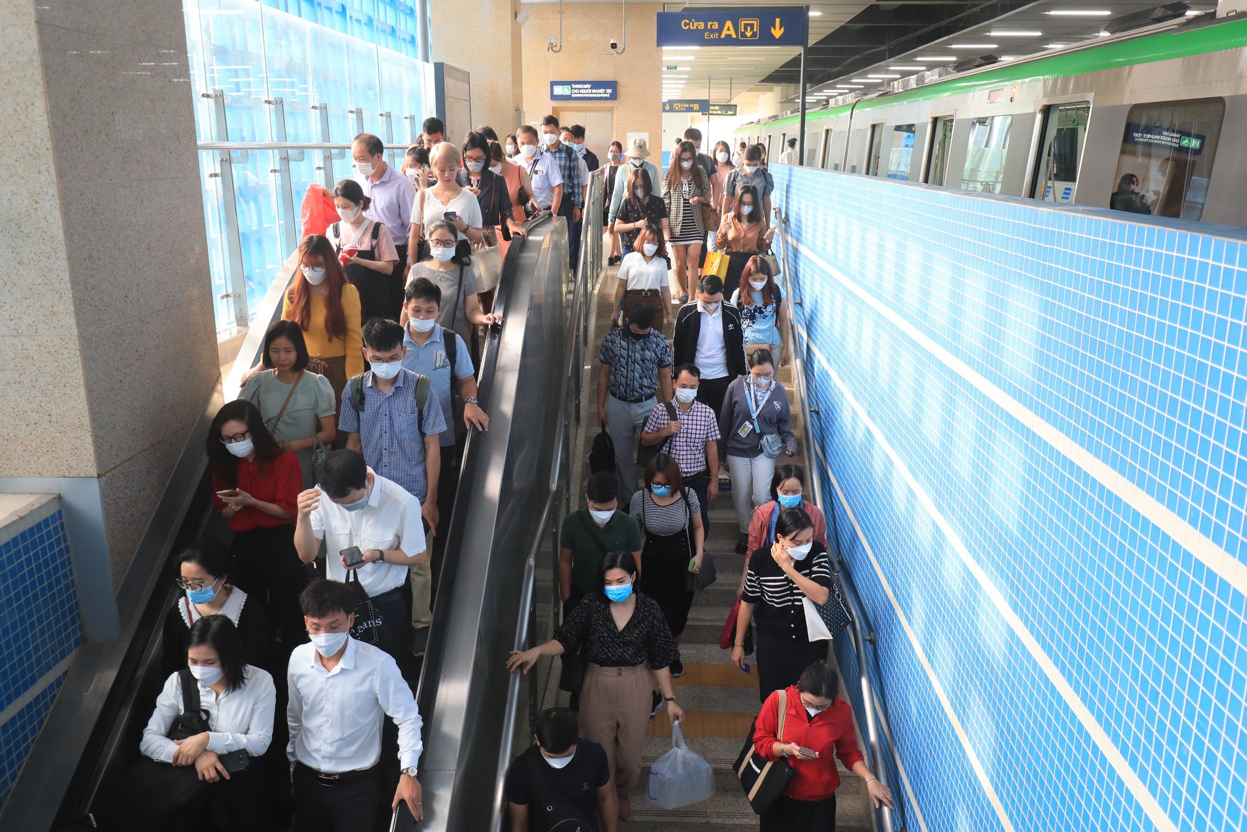 Metro H&agrave; Nội n&oacute;i về việc l&atilde;i hơn 13 tỷ đồng- Ảnh 1.