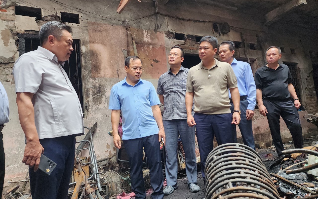 Live: Ch&aacute;y nh&agrave; trọ, 14 người tử vong, Ph&oacute; thủ tướng, Chủ tịch H&agrave; Nội tới hiện trường