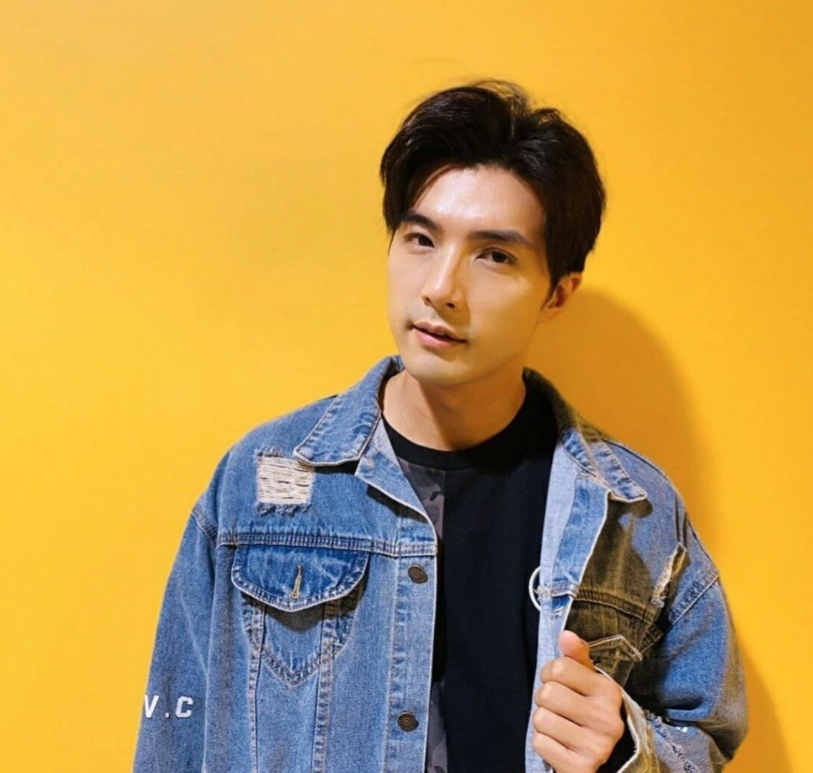 Cảnh s&aacute;t kh&aacute;m x&eacute;t khẩn cấp nh&agrave; một nam diễn vi&ecirc;n- Ảnh 1.