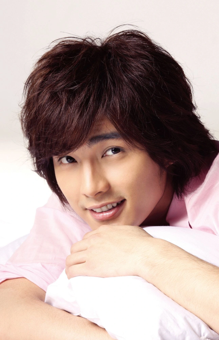 Cảnh s&aacute;t kh&aacute;m x&eacute;t khẩn cấp nh&agrave; một nam diễn vi&ecirc;n- Ảnh 2.