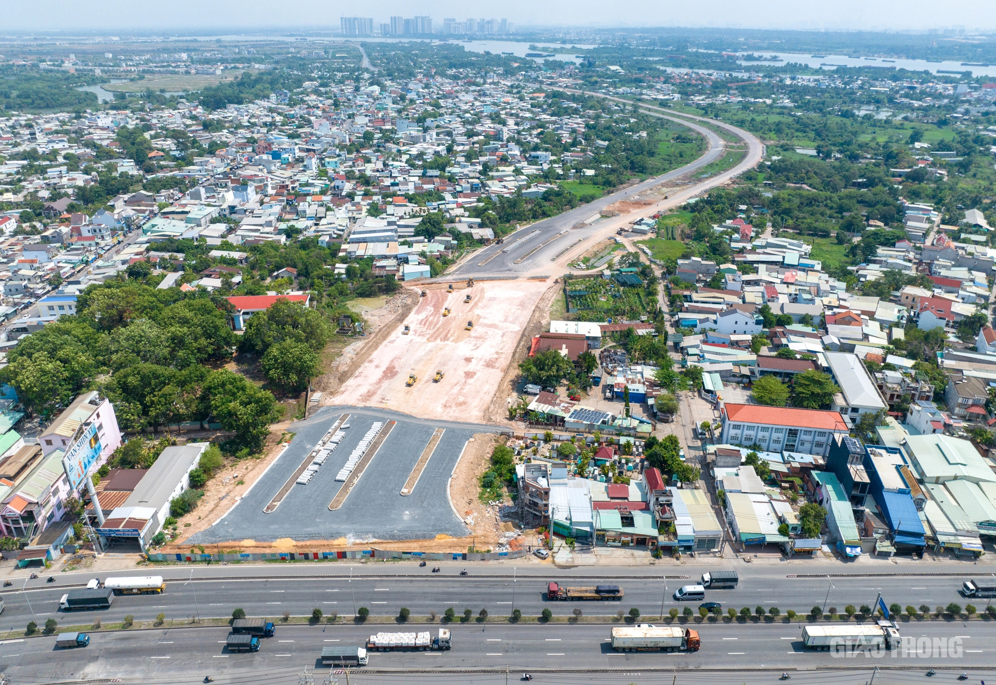 Hương lộ 2 và cầu Vàm Cái Sứt nối cao tốc về TP.HCM sau gần 4 năm thi công ra sao?- Ảnh 2. Hương lộ 2 và cầu Vàm Cái Sứt nối cao tốc về TP.HCM sau gần 4 năm thi công ra sao?- Ảnh 2.