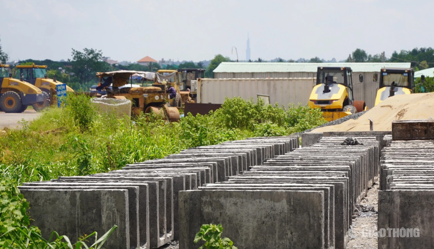 Hương lộ 2 và cầu Vàm Cái Sứt nối cao tốc về TP.HCM sau gần 4 năm thi công ra sao?- Ảnh 6. Hương lộ 2 và cầu Vàm Cái Sứt nối cao tốc về TP.HCM sau gần 4 năm thi công ra sao?- Ảnh 6.