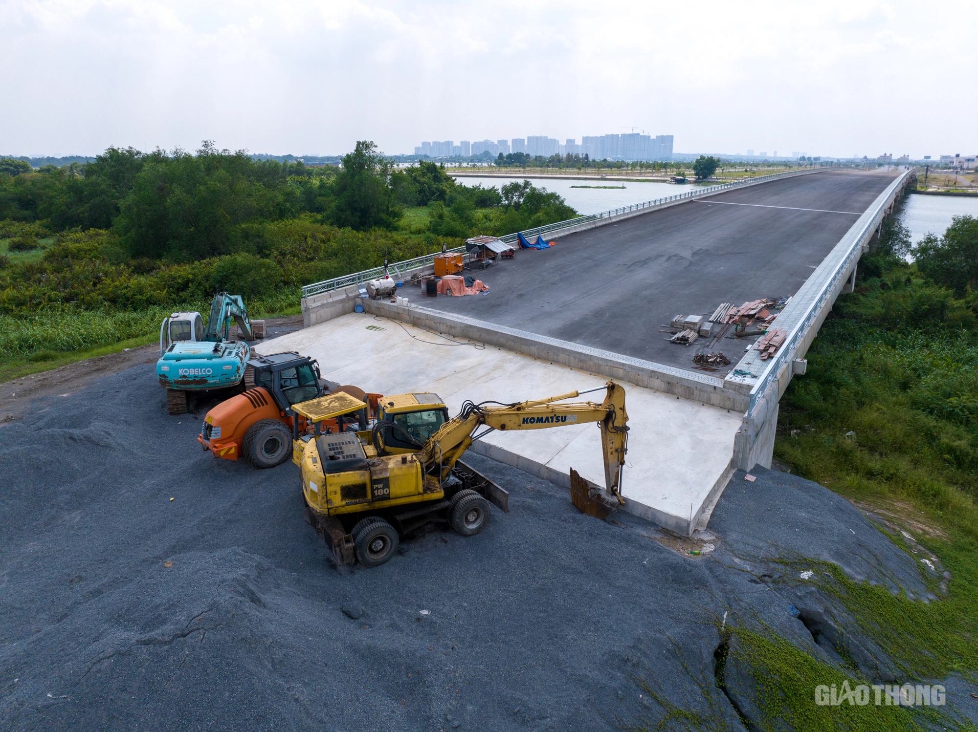 Hương lộ 2 và cầu Vàm Cái Sứt nối cao tốc về TP.HCM sau gần 4 năm thi công ra sao?- Ảnh 9. Hương lộ 2 và cầu Vàm Cái Sứt nối cao tốc về TP.HCM sau gần 4 năm thi công ra sao?- Ảnh 9.