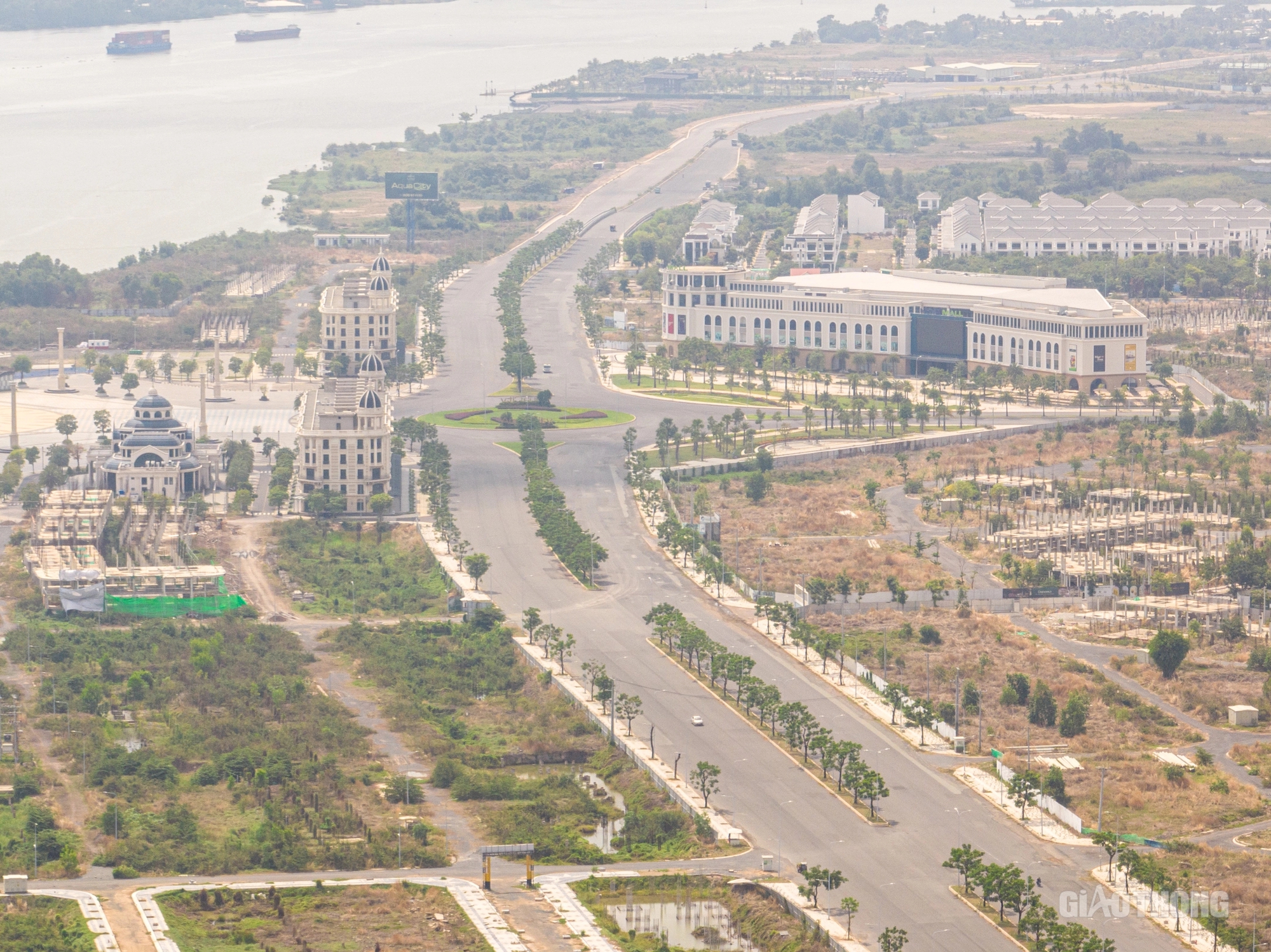 Hương lộ 2 và cầu Vàm Cái Sứt nối cao tốc về TP.HCM sau gần 4 năm thi công ra sao?- Ảnh 10. Hương lộ 2 và cầu Vàm Cái Sứt nối cao tốc về TP.HCM sau gần 4 năm thi công ra sao?- Ảnh 10.