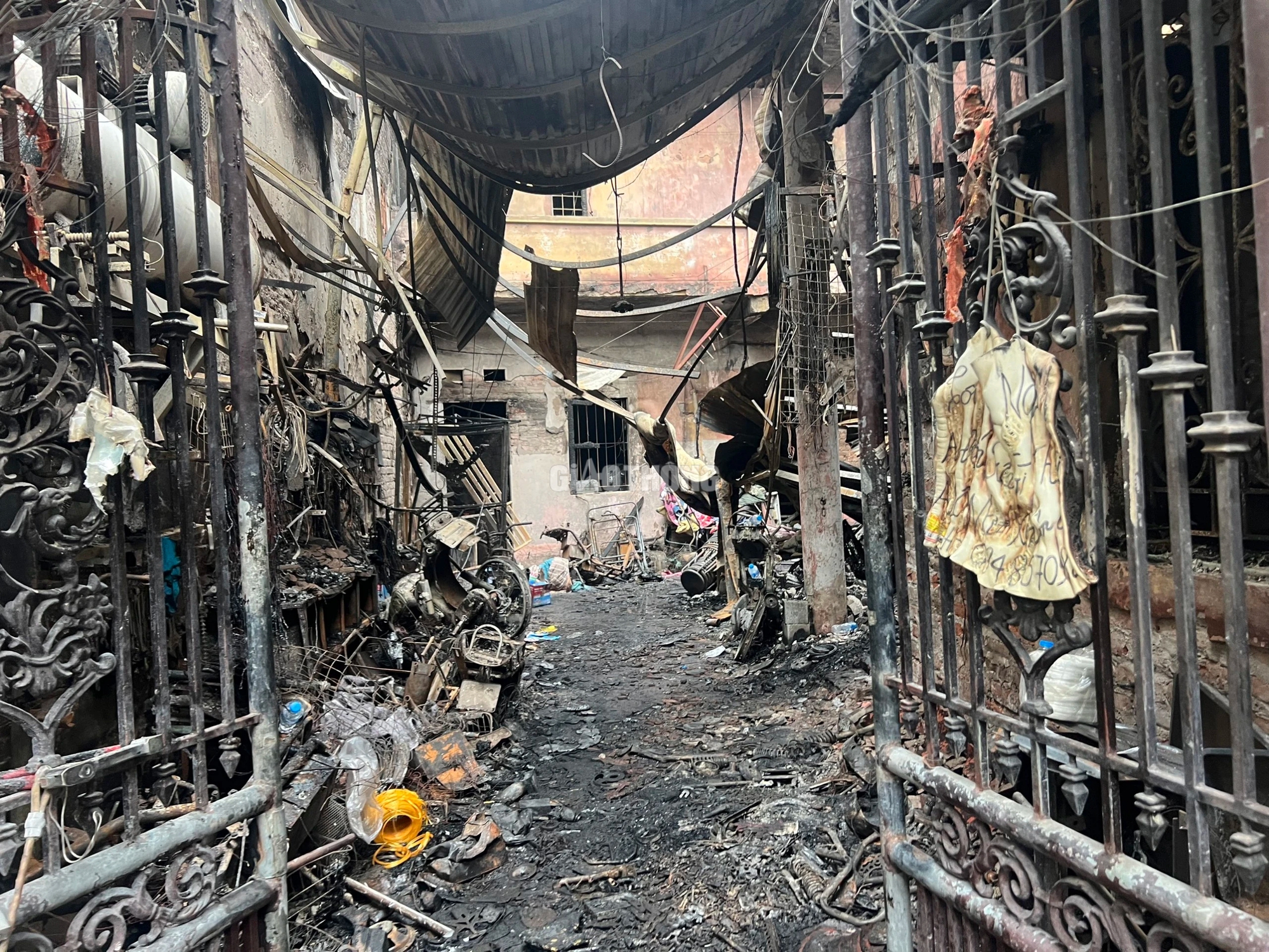 Ch&aacute;y nh&agrave; trọ, 14 người tử vong ở H&agrave; Nội: Tiếng kh&oacute;c bao tr&ugrave;m nh&agrave; tang lễ- Ảnh 18.