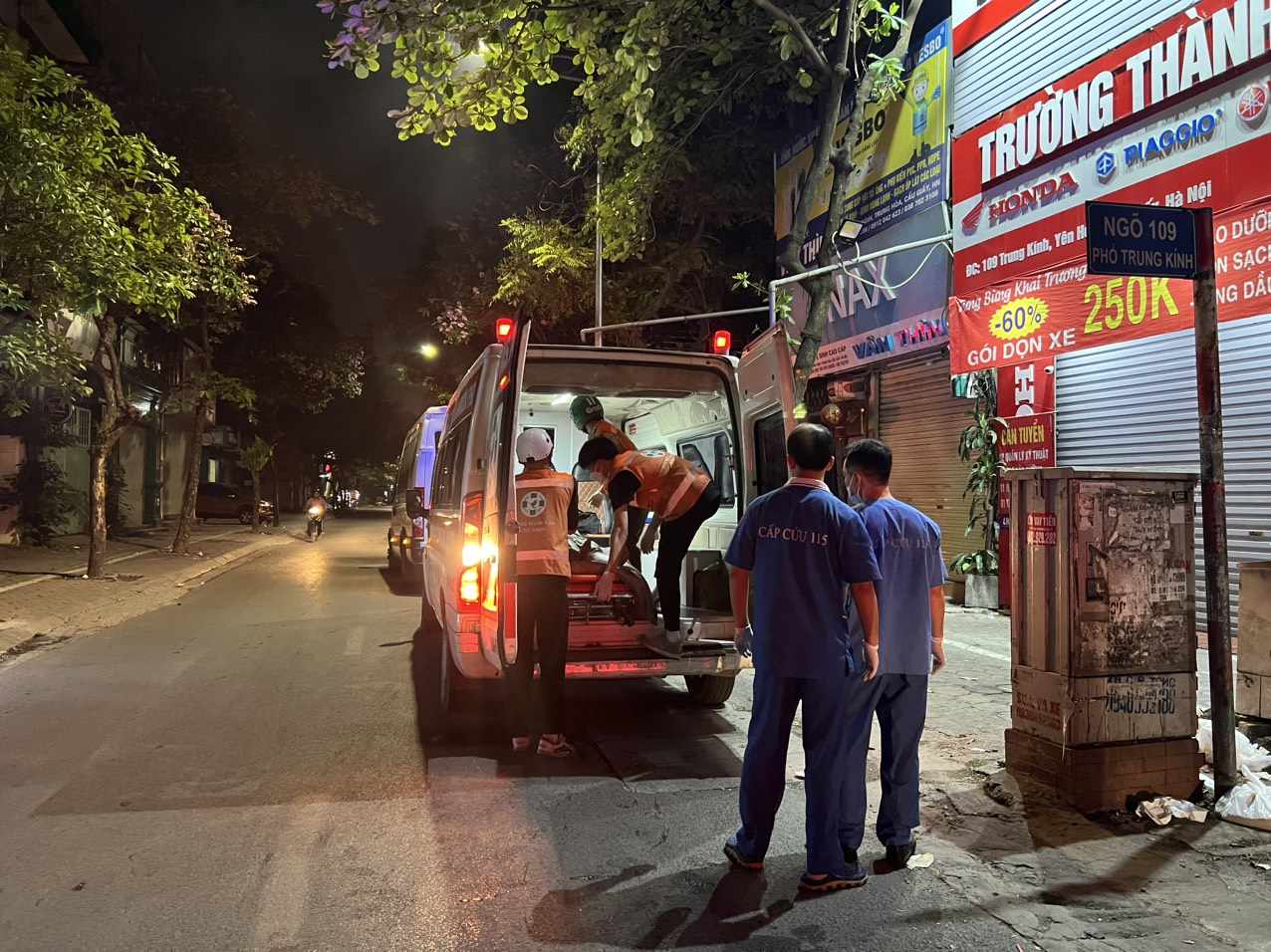 Cận cảnh hiện trường vụ ch&aacute;y nh&agrave; trọ ở Trung K&iacute;nh, 14 người tử vong- Ảnh 8.