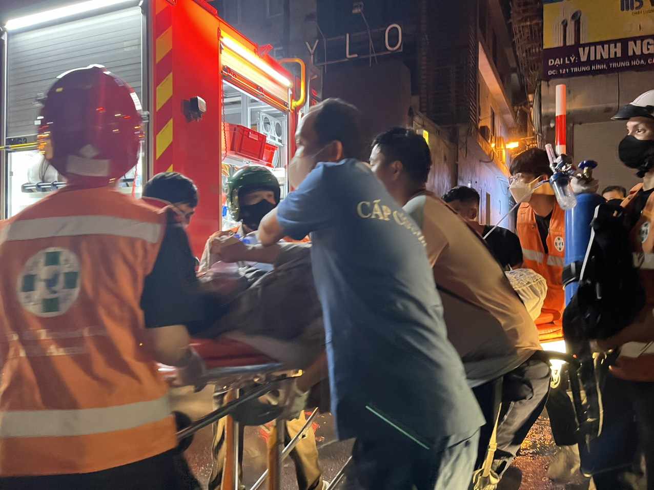 Cận cảnh hiện trường vụ ch&aacute;y nh&agrave; trọ ở Trung K&iacute;nh, 14 người tử vong- Ảnh 9.