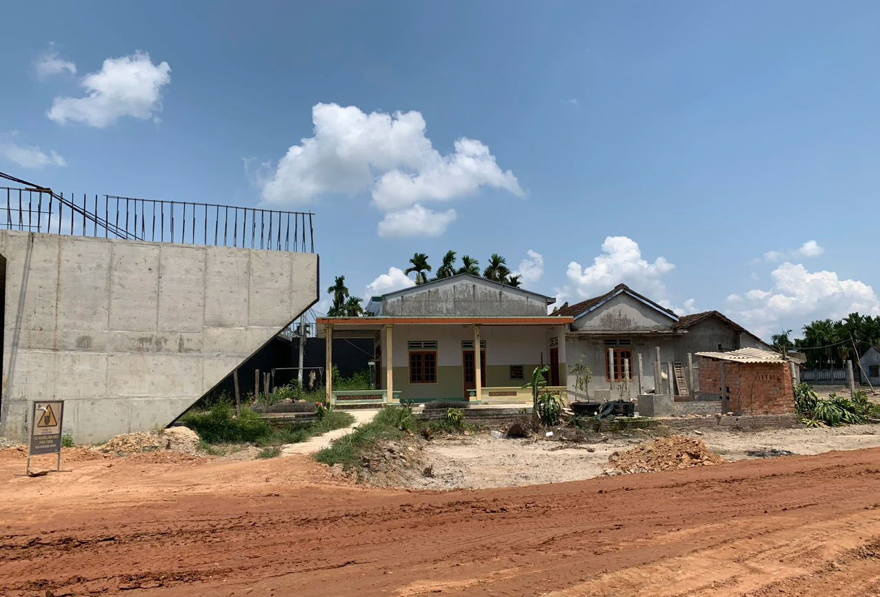 Loạt dự &aacute;n giao th&ocirc;ng dang dở v&igrave; tắc mặt bằng ở Quảng Ng&atilde;i- Ảnh 1.