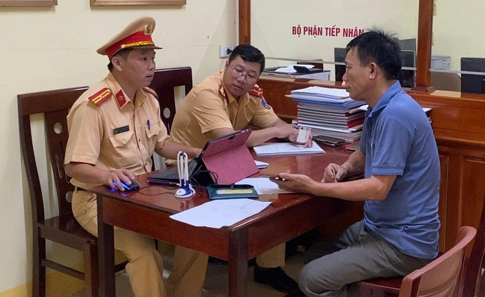 Xử l&yacute; t&agrave;i xế chạy &ocirc; t&ocirc; ngược chiều tr&ecirc;n cao tốc- Ảnh 1.