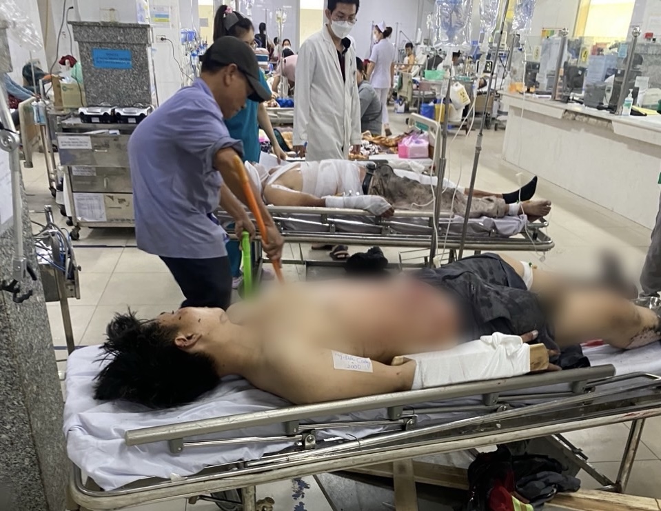 B&igrave;nh Dương: Nổ lớn ở hầm chung cư, nhiều người bị hất văng- Ảnh 1.