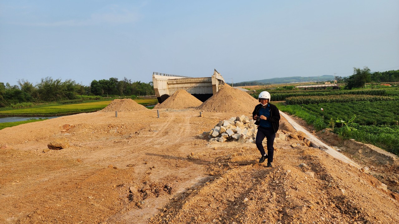 Loạt dự &aacute;n giao th&ocirc;ng dang dở v&igrave; tắc mặt bằng ở Quảng Ng&atilde;i- Ảnh 4.