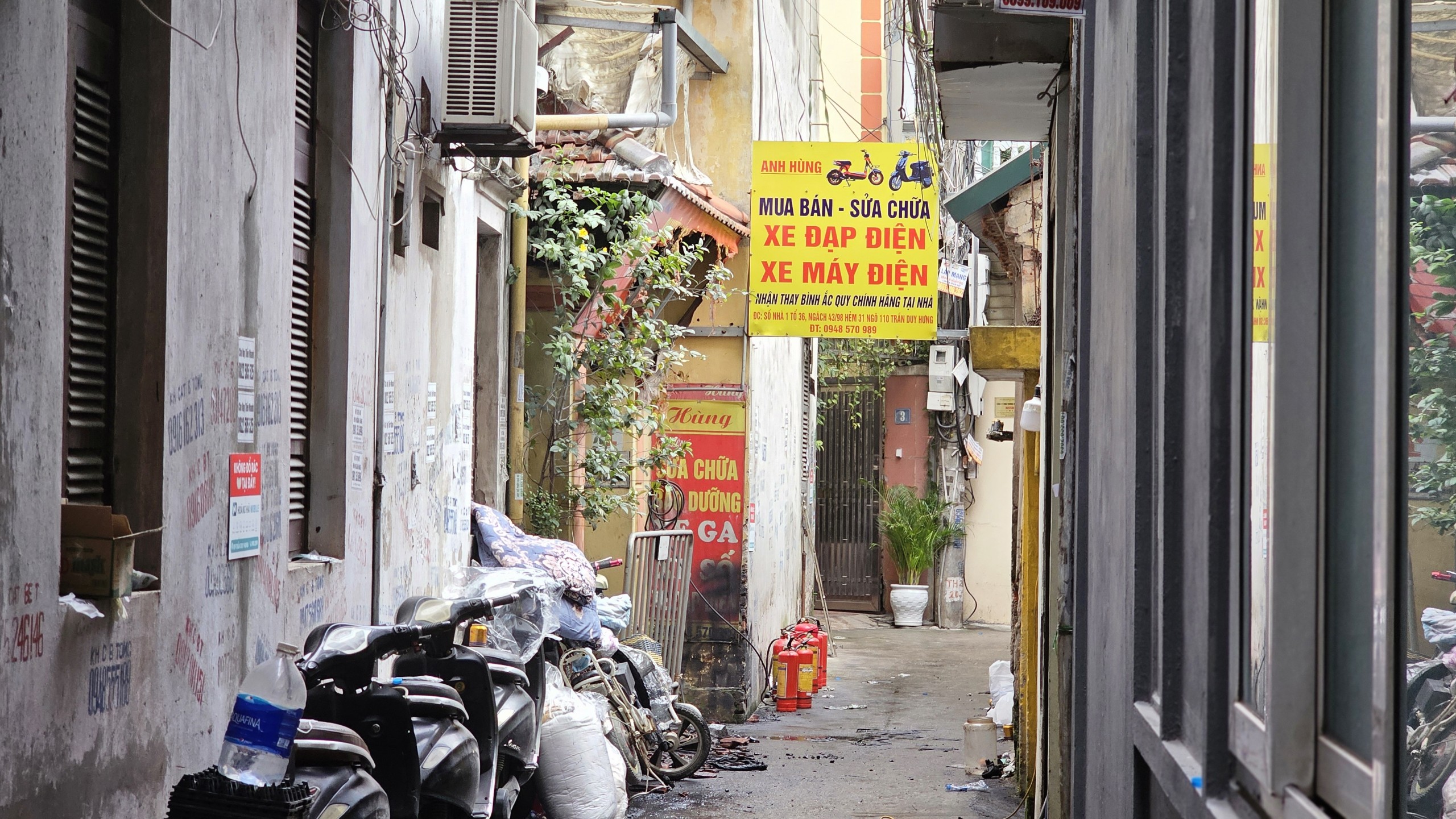 Cận cảnh hiện trường vụ ch&aacute;y nh&agrave; trọ ở Trung K&iacute;nh, 14 người tử vong- Ảnh 2.