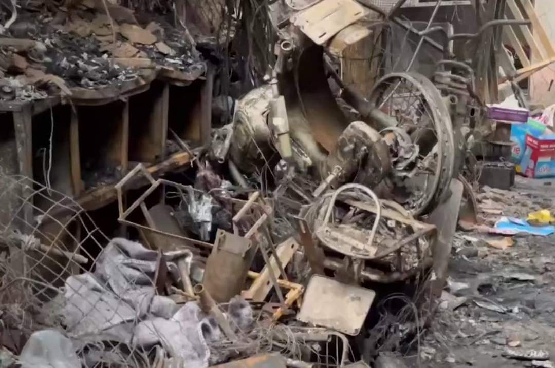 C&ocirc;ng an kh&aacute;m hiện trường ch&aacute;y nh&agrave; trọ khiến 14 người tử vong ở H&agrave; Nội- Ảnh 5.