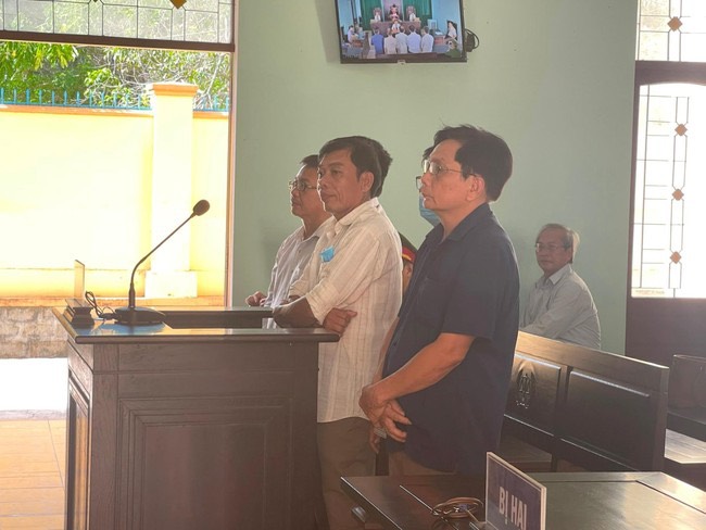 Cấp sổ đỏ sai quy định, một trưởng Ph&ograve;ng t&agrave;i nguy&ecirc;n v&agrave; m&ocirc;i trường huyện bị khởi tố- Ảnh 1.