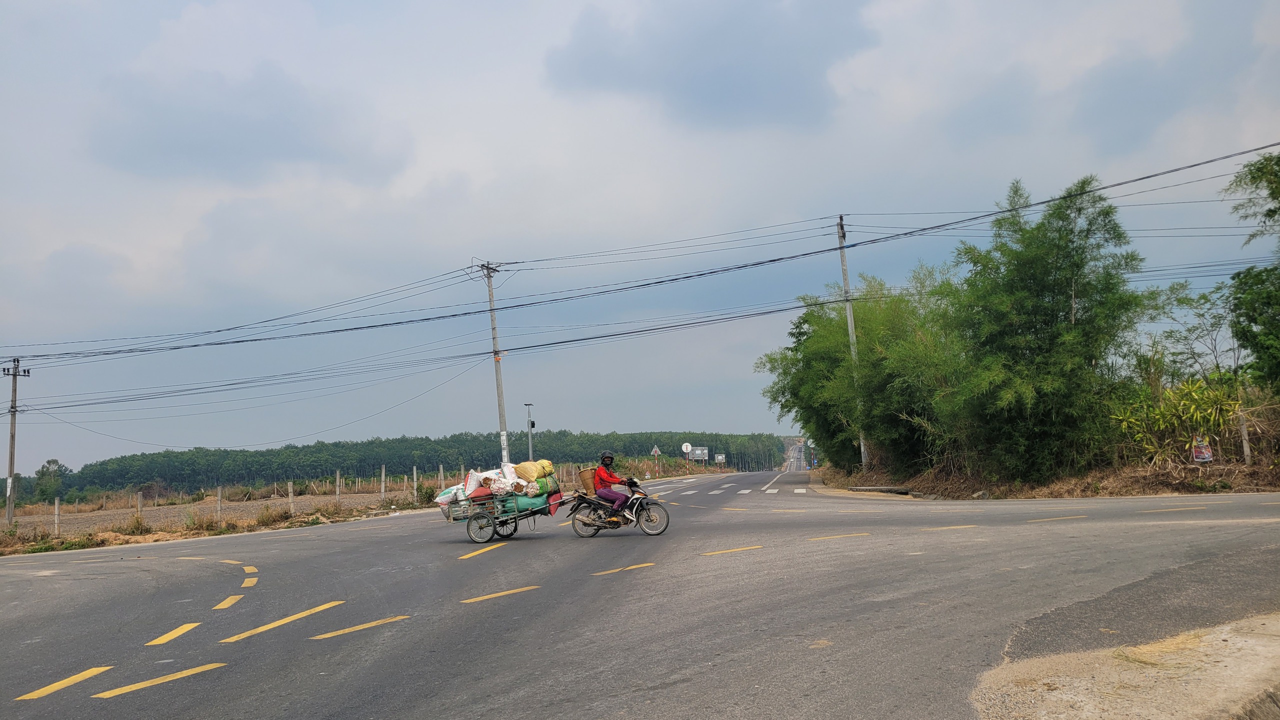 Th&ecirc;m nhiều giải ph&aacute;p đảm bảo ATGT tr&ecirc;n tuyến tr&aacute;nh TP Kon Tum- Ảnh 2.