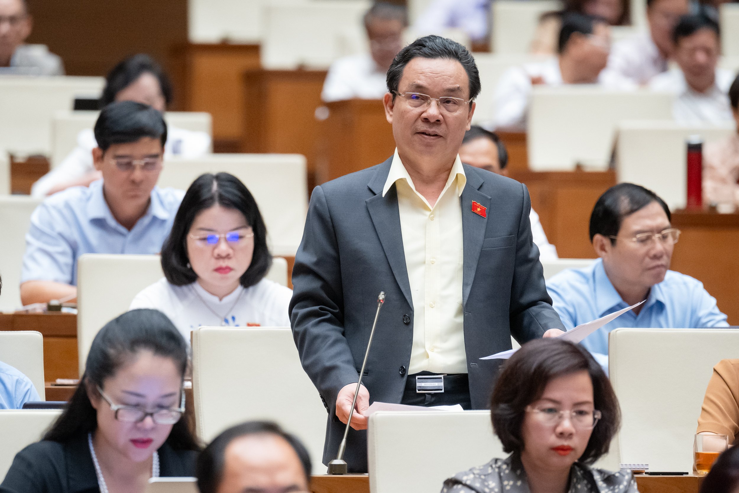 Đại biểu Nguyễn Anh Tr&iacute;: Cần kỷ luật c&aacute;n bộ, c&ocirc;ng chức đ&ugrave;n đẩy, sợ tr&aacute;ch nhiệm- Ảnh 3.
