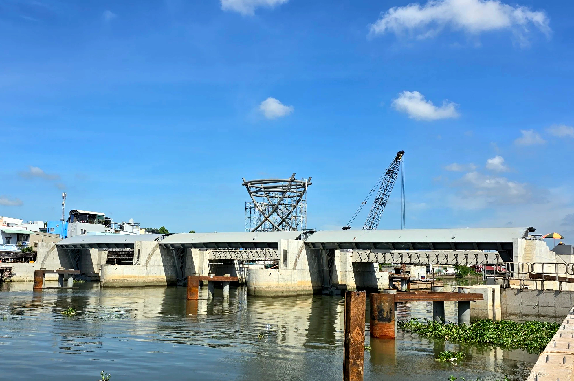 Loạt cống ngăn triều kỳ vọng gi&uacute;p Cần Thơ tho&aacute;t ngập khi mưa lớn, triều cường- Ảnh 2.