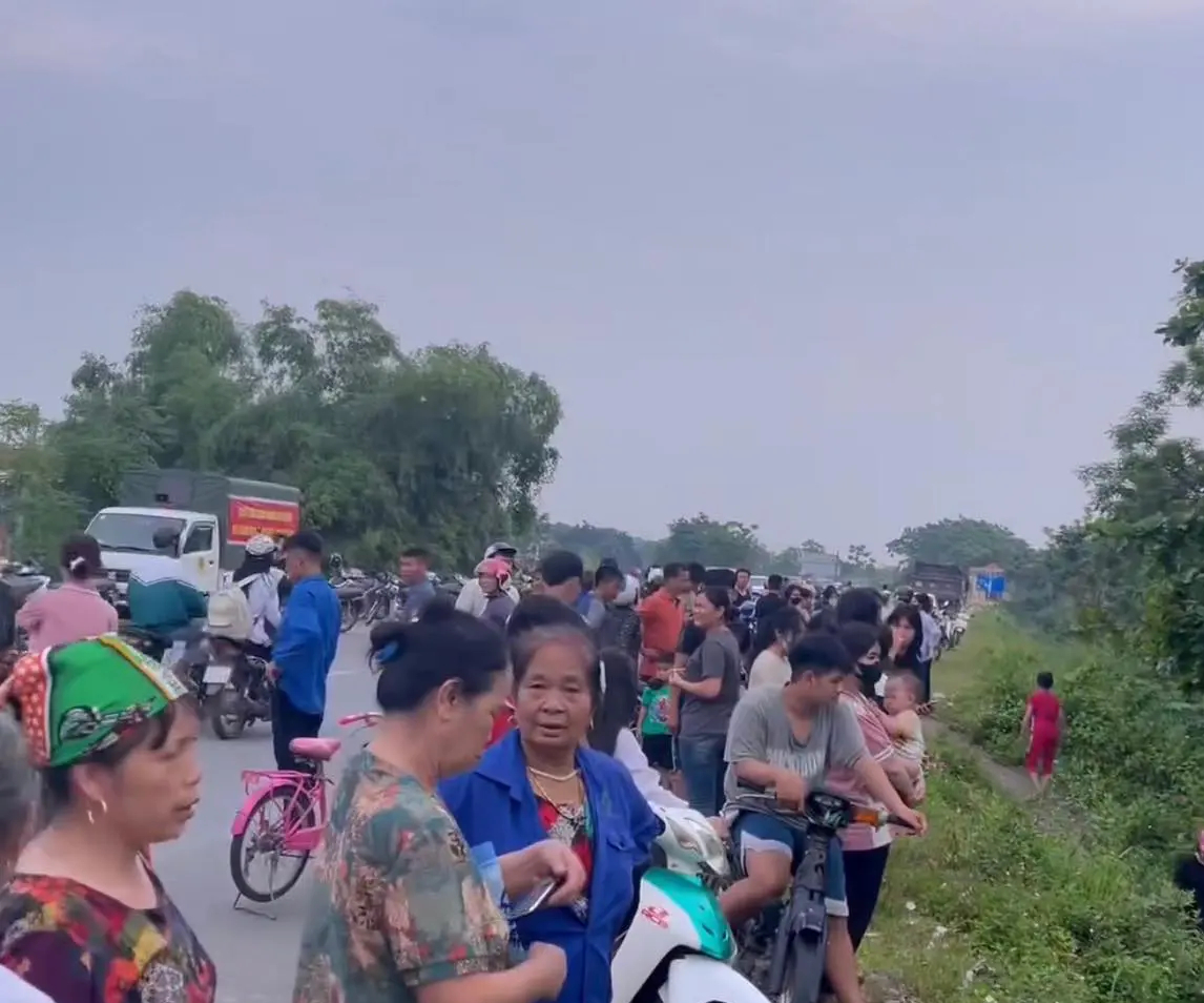 Ph&uacute; Thọ: T&igrave;m kiếm nữ sinh lớp 10 mất t&iacute;ch sau khi nhảy s&ocirc;ng Hồng- Ảnh 1.