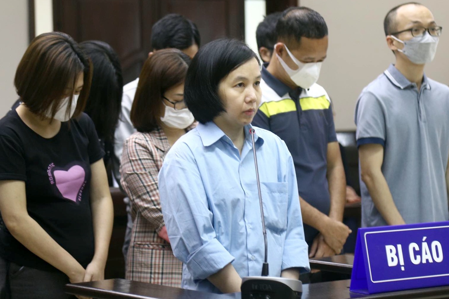 Vụ si&ecirc;u lừa chiếm đoạt 433 tỷ: Ng&acirc;n h&agrave;ng phải trả 4 sổ tiết kiệm cho nữ đại gia- Ảnh 1.