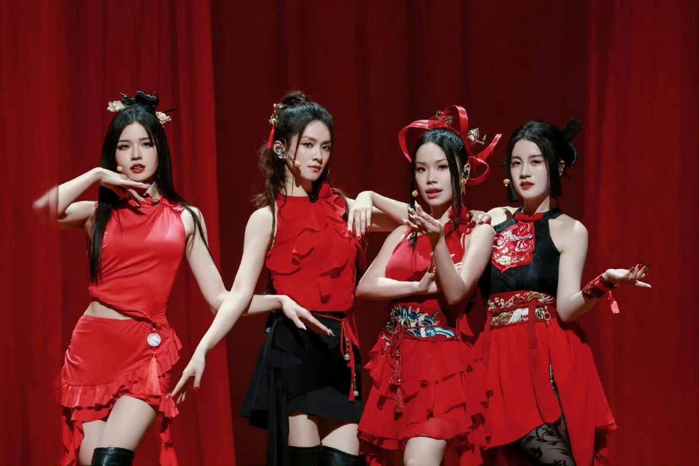 Suni Hạ Linh thừa nhận "căng thẳng về mặt t&acirc;m l&yacute;" sau khi tụt hạng ở Đạp gi&oacute;- Ảnh 1.