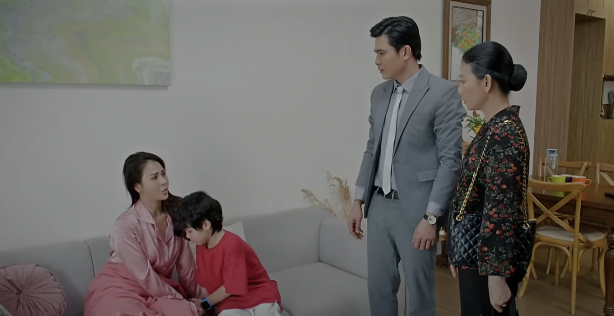 An Nhi&ecirc;n diễn kịch bị sảy thai khiến Nghĩa đuổi mẹ về qu&ecirc;.