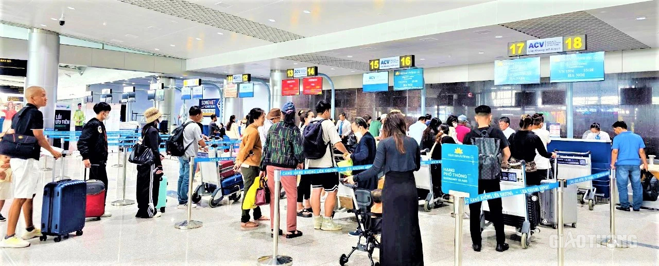 S&acirc;n bay Li&ecirc;n Khương - b&ocirc;ng d&atilde; quỳ khoe sắc tr&ecirc;n cao nguy&ecirc;n xanh- Ảnh 4.