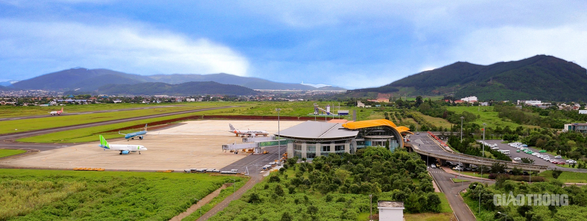 S&acirc;n bay Li&ecirc;n Khương - b&ocirc;ng d&atilde; quỳ khoe sắc tr&ecirc;n cao nguy&ecirc;n xanh- Ảnh 14.