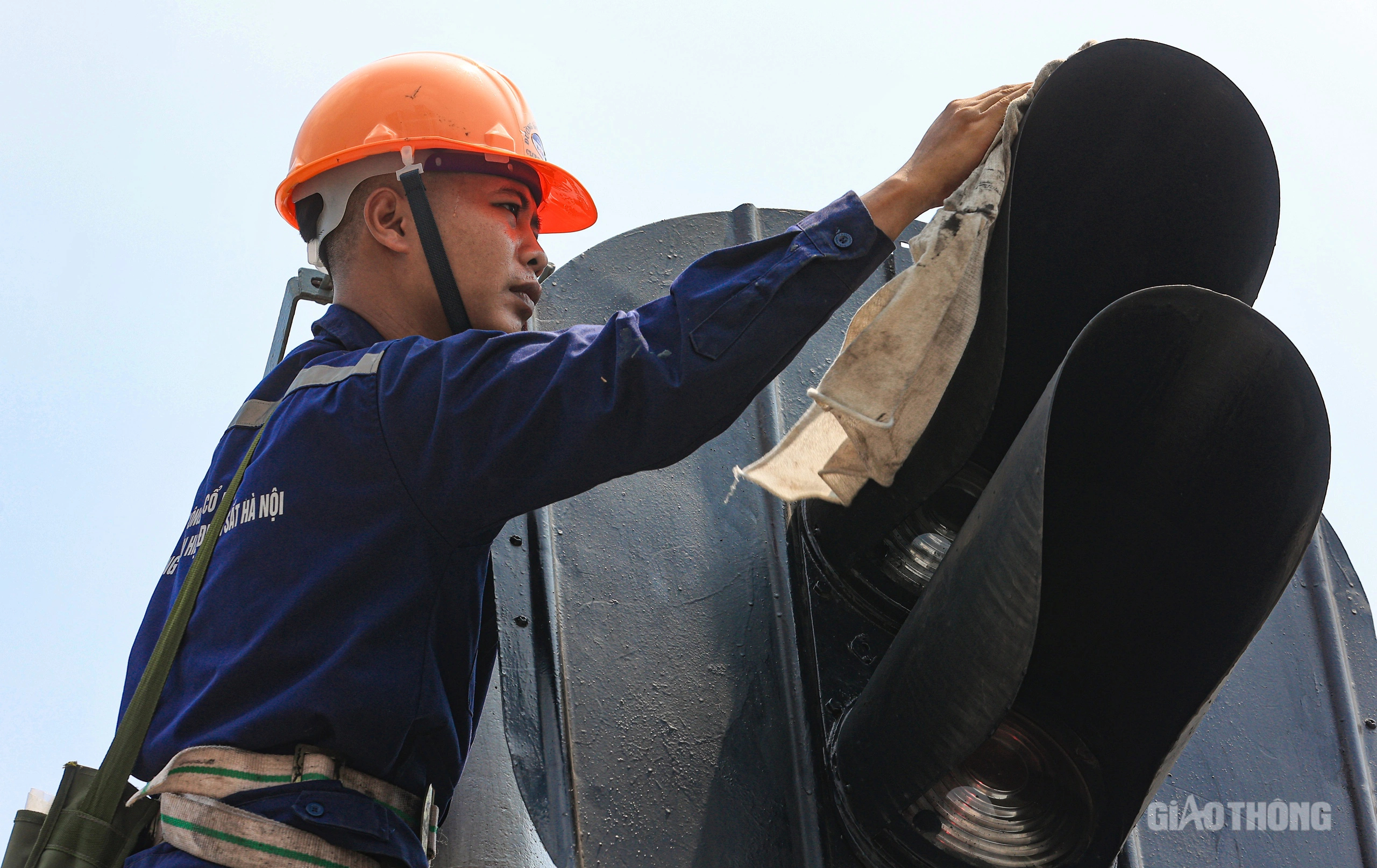 Những người thợ &ldquo;g&aacute;c&rdquo; th&ocirc;ng tin t&iacute;n hiệu đường sắt- Ảnh 8.