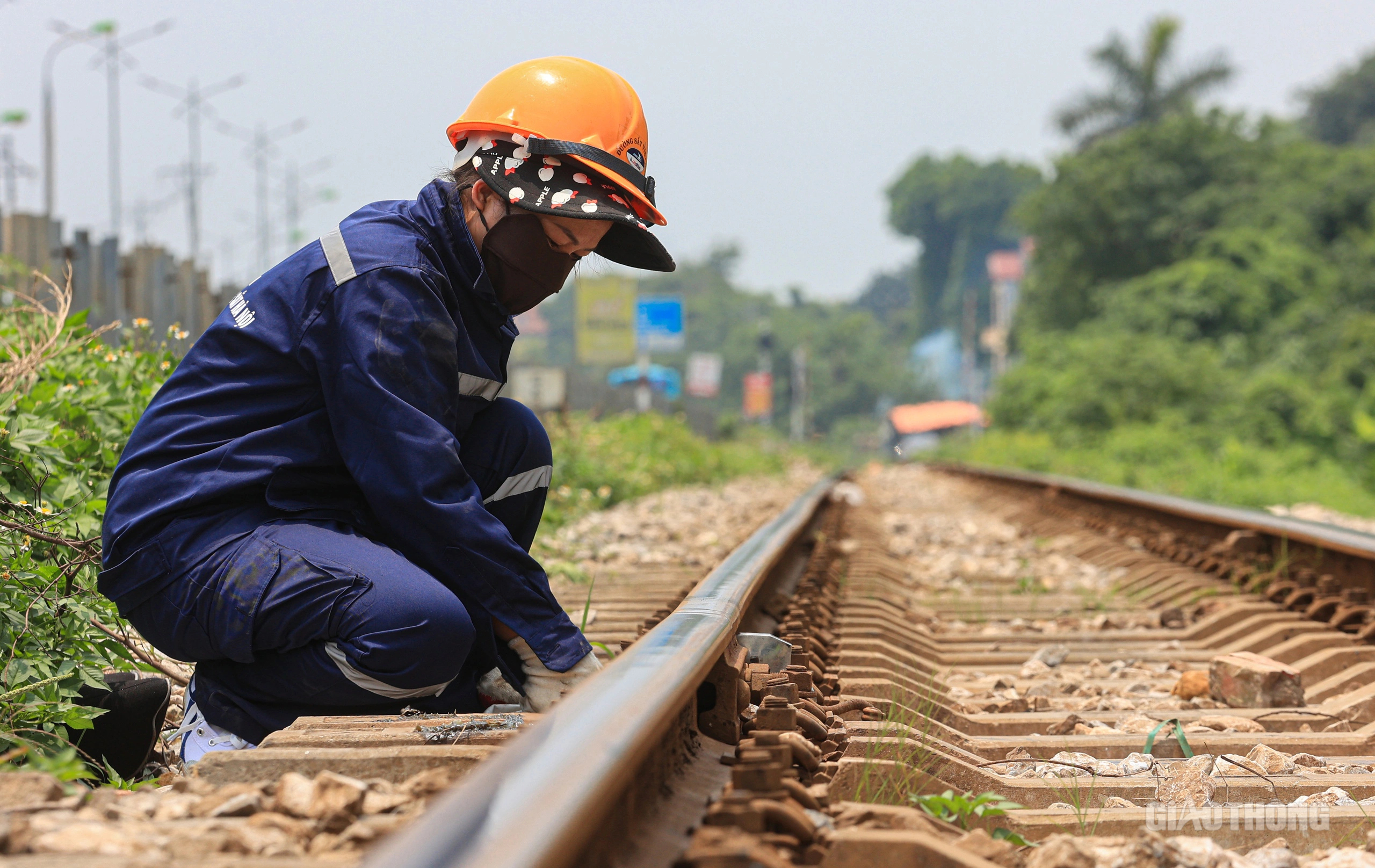 Những người thợ &ldquo;g&aacute;c&rdquo; th&ocirc;ng tin t&iacute;n hiệu đường sắt- Ảnh 14.