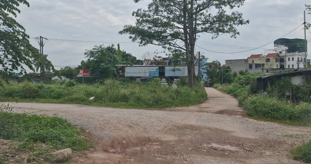 Cận cảnh đường gom xuống cấp, chi ch&iacute;t biển b&aacute;o đường cụt tr&ecirc;n cao tốc H&agrave; Nội - Bắc Giang- Ảnh 14.