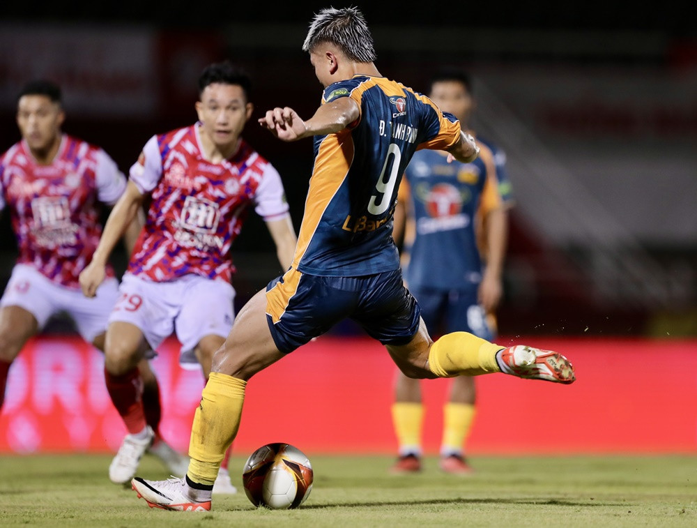 Đội bóng nhà bầu Đức lâm nguy vì những “thanh kiếm cùn”- Ảnh 1. Đội bóng nhà bầu Đức lâm nguy vì những “thanh kiếm cùn”- Ảnh 1.