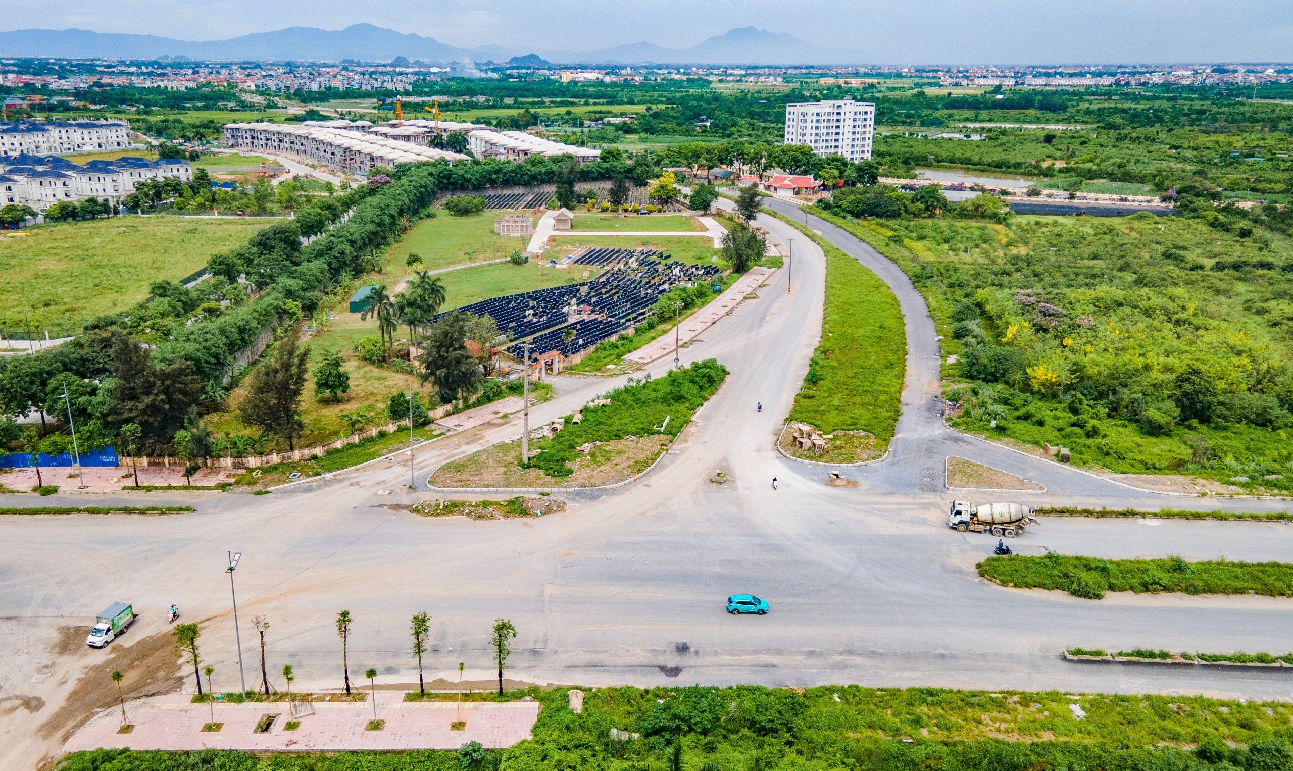 Cận cảnh tuyến đường gần 500 tỷ tại H&agrave; Nội vỡ tiến độ v&igrave; vướng mặt bằng- Ảnh 13.