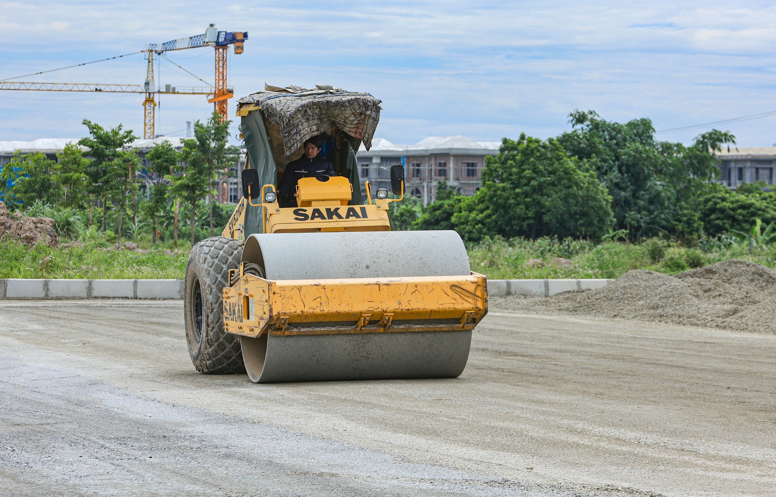 Cận cảnh tuyến đường gần 500 tỷ tại H&agrave; Nội vỡ tiến độ v&igrave; vướng mặt bằng- Ảnh 6.
