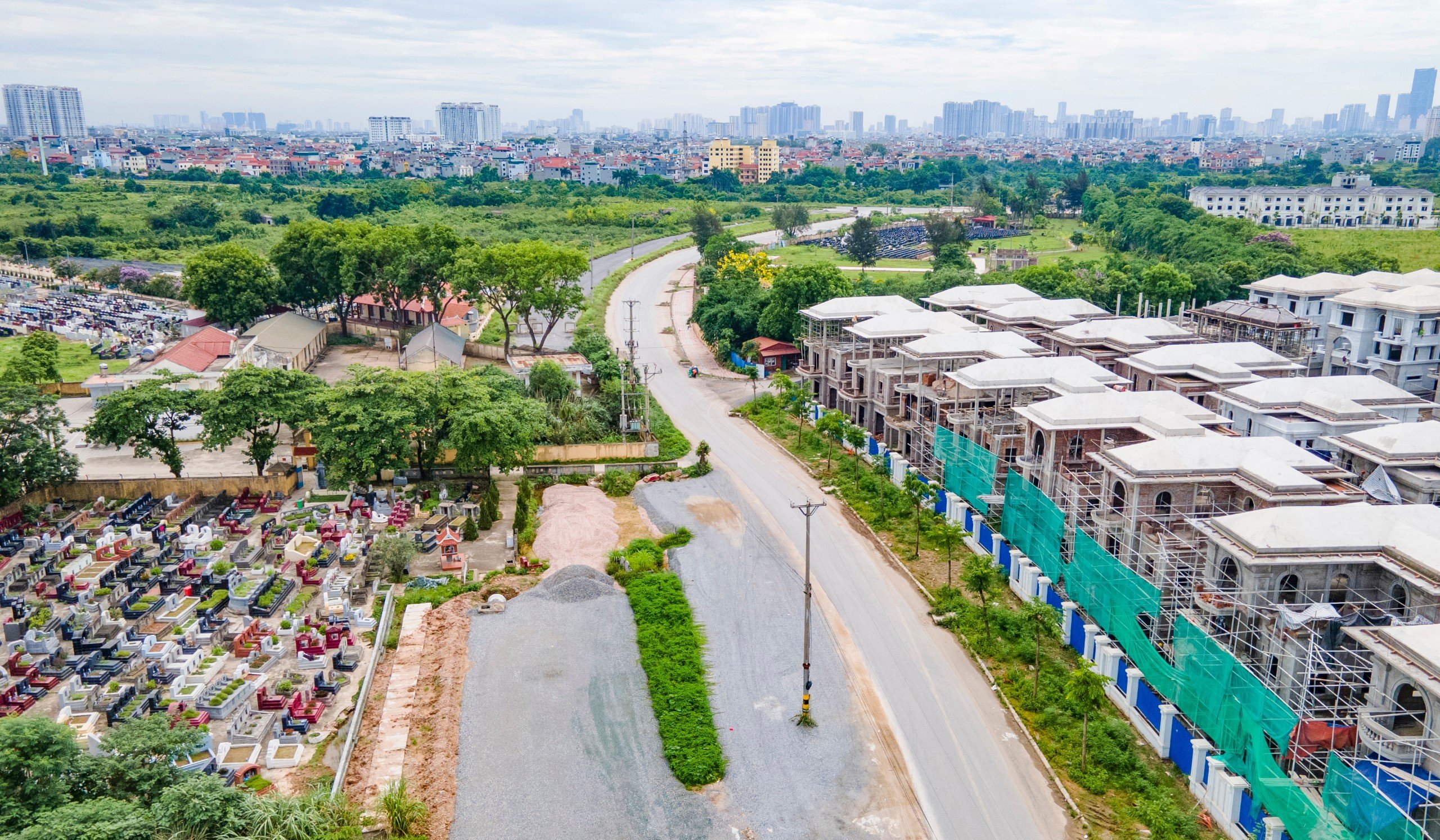 Cận cảnh tuyến đường gần 500 tỷ tại H&agrave; Nội vỡ tiến độ v&igrave; vướng mặt bằng- Ảnh 11.