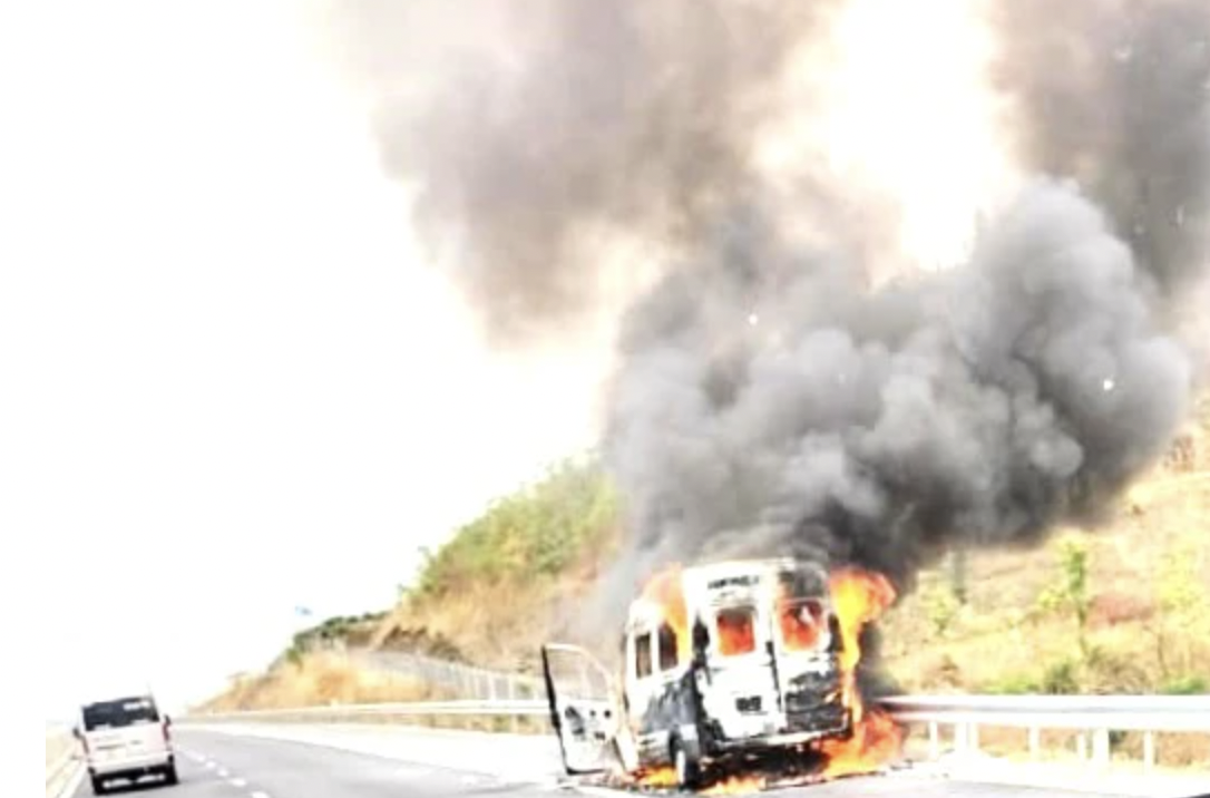 Truy nguy&ecirc;n nh&acirc;n li&ecirc;n tiếp ch&aacute;y xe kh&aacute;ch- Ảnh 3.