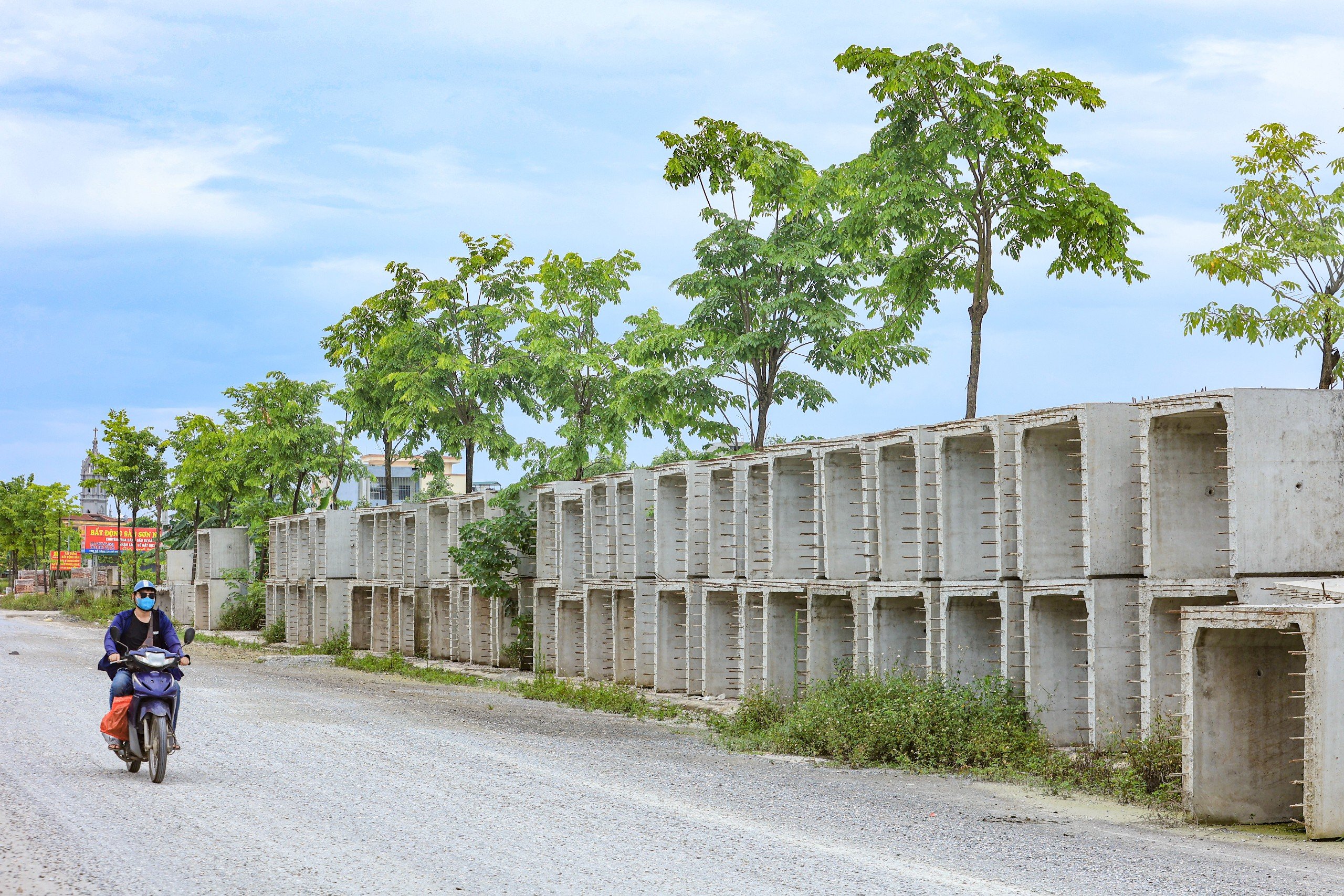 Cận cảnh tuyến đường gần 500 tỷ tại H&agrave; Nội vỡ tiến độ v&igrave; vướng mặt bằng- Ảnh 7.