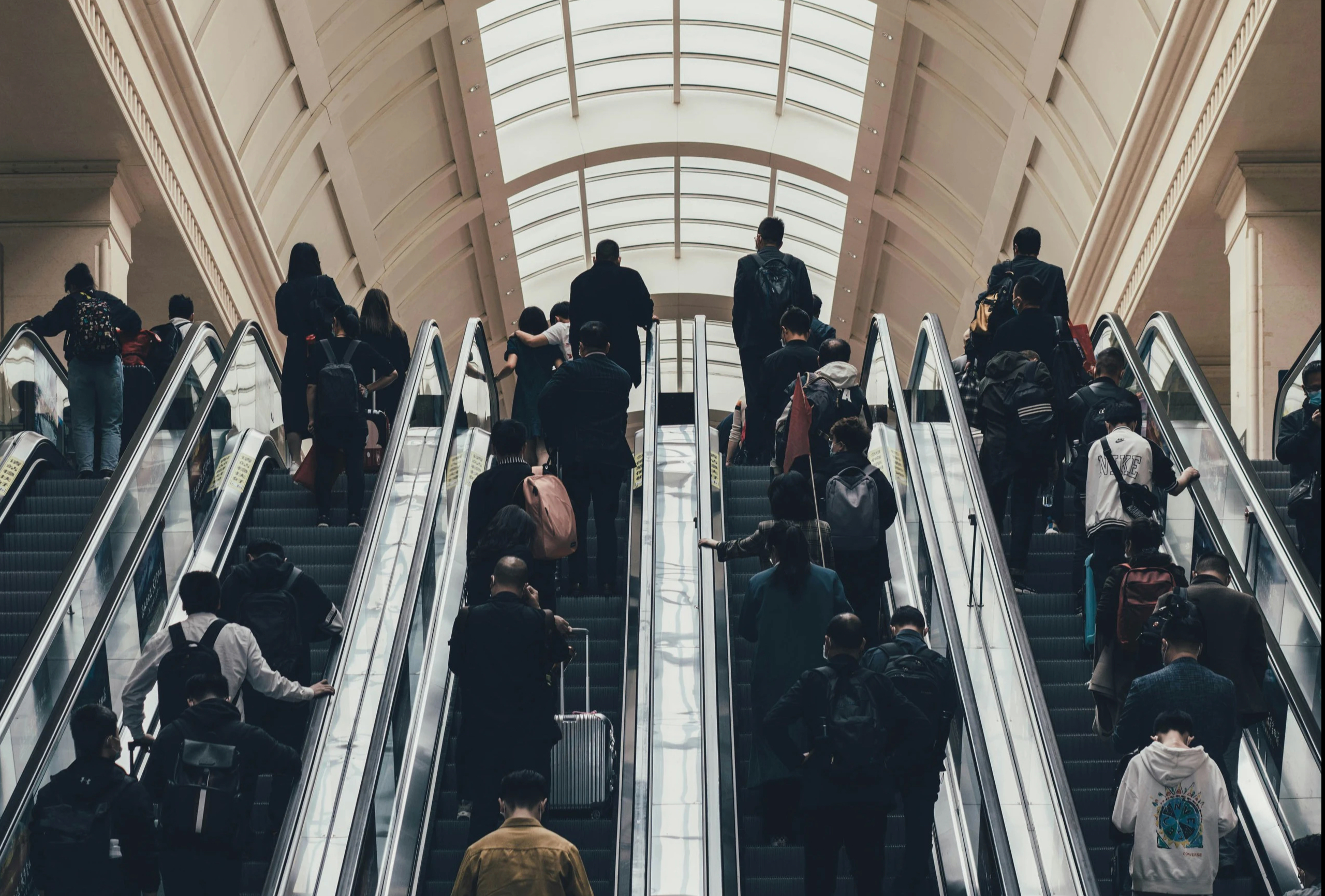 Trung Quốc tăng gi&aacute; v&eacute; t&agrave;u cao tốc- Ảnh 2.