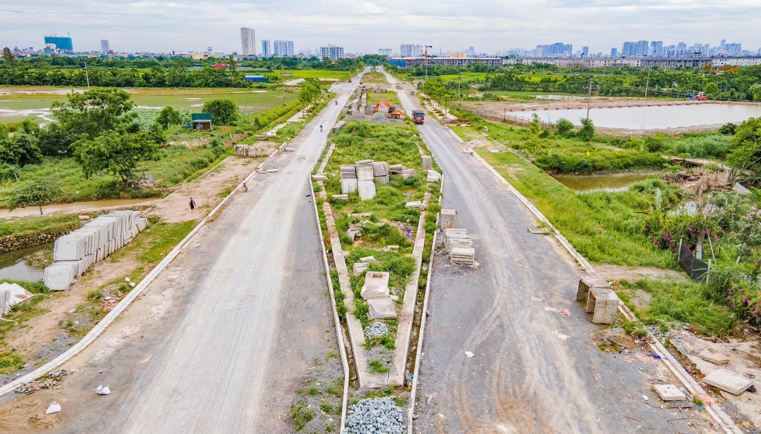 Cận cảnh tuyến đường gần 500 tỷ tại H&agrave; Nội vỡ tiến độ v&igrave; vướng mặt bằng- Ảnh 3.