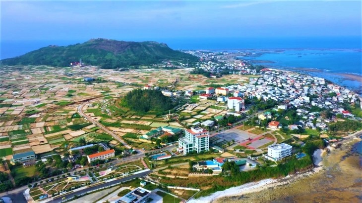 Quảng Ng&atilde;i: Huyện 10km2 giữa đại dương xin kh&ocirc;ng s&aacute;p nhập- Ảnh 1.