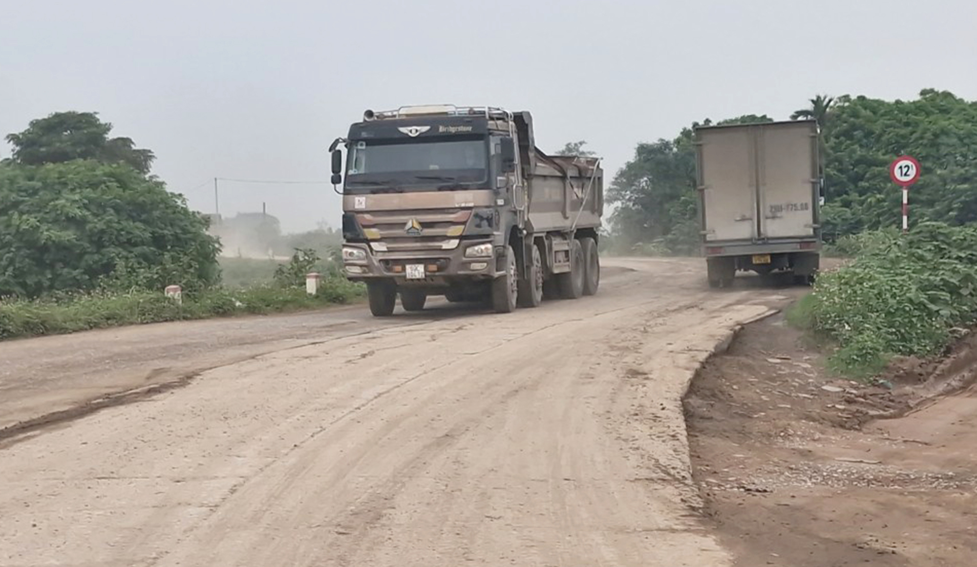 Bắc Ninh: B&aacute;o động mất ATGT ở tuyến đ&ecirc; dang dở cả chục năm- Ảnh 1.
