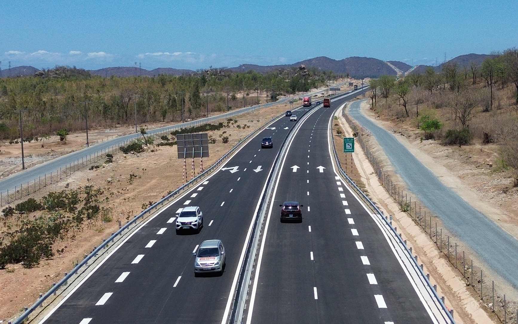 3 năm, l&agrave;m xong 800km cao tốc