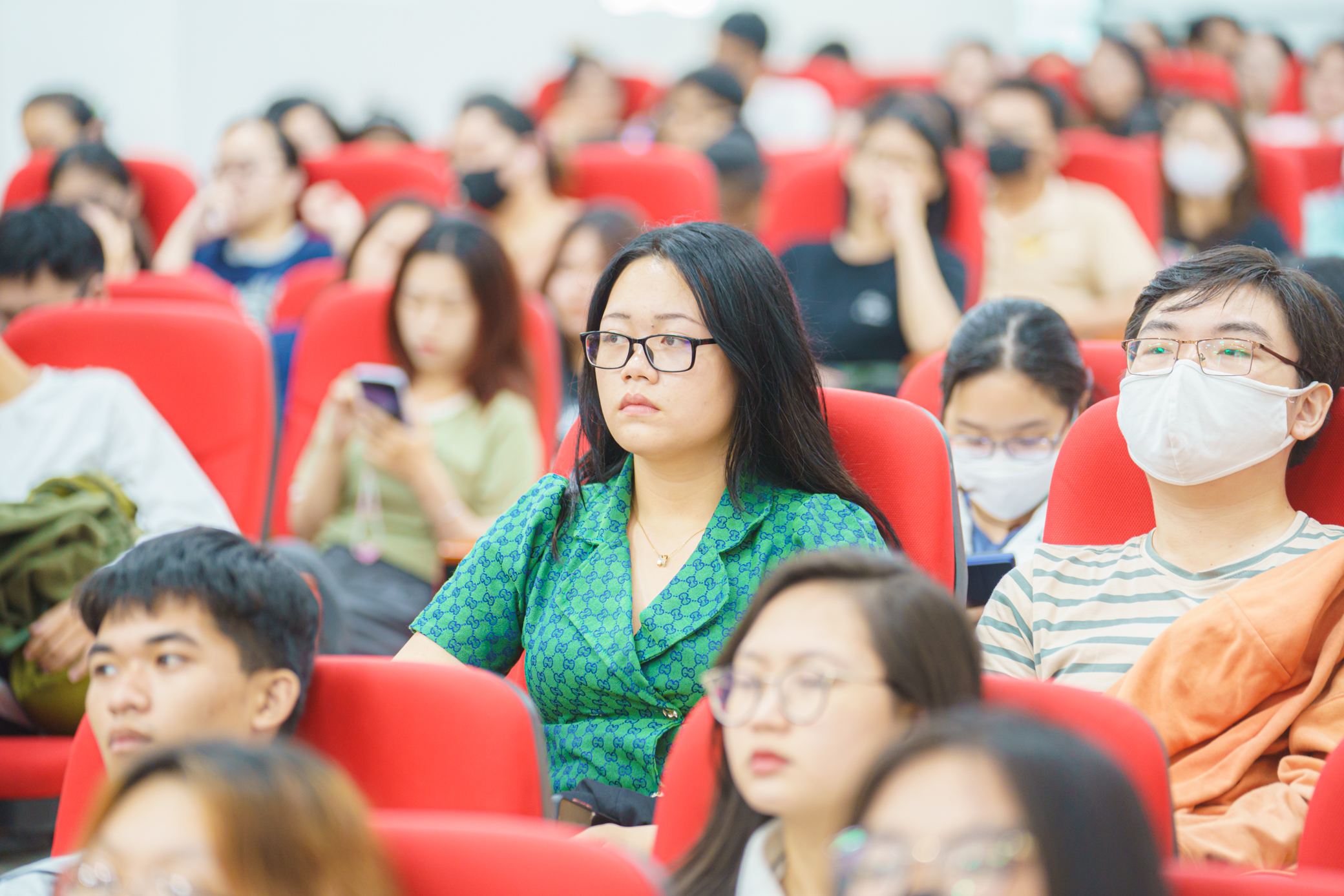 Hơn 500 sinh viên ký cam kết không vi phạm an toàn giao thông- Ảnh 3. Hơn 500 sinh viên ký cam kết không vi phạm an toàn giao thông- Ảnh 3.