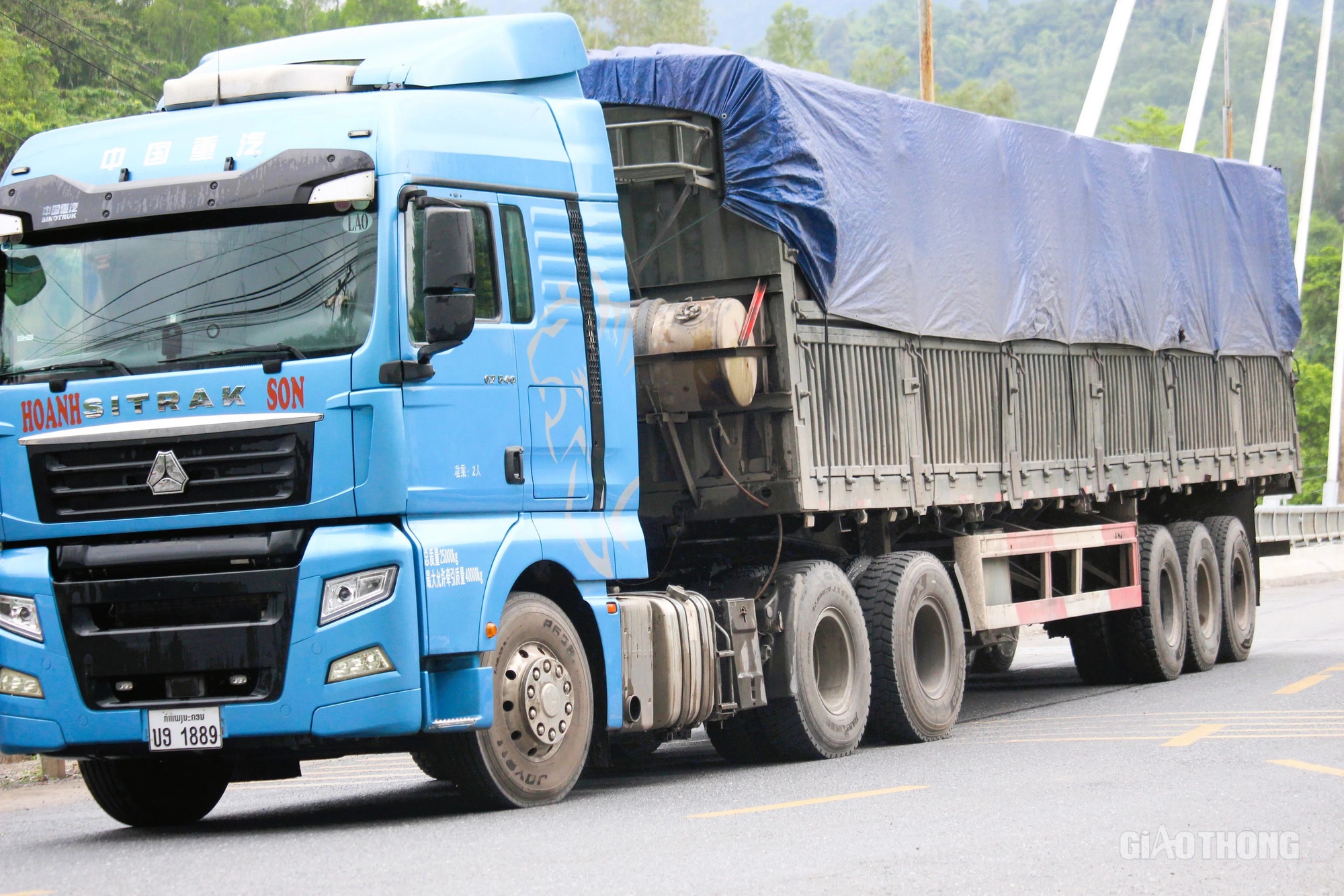 Xe tải qua đường HCM tăng đột biến, Quảng Trị đề nghị x&acirc;y cầu Đakr&ocirc;ng mới- Ảnh 2.