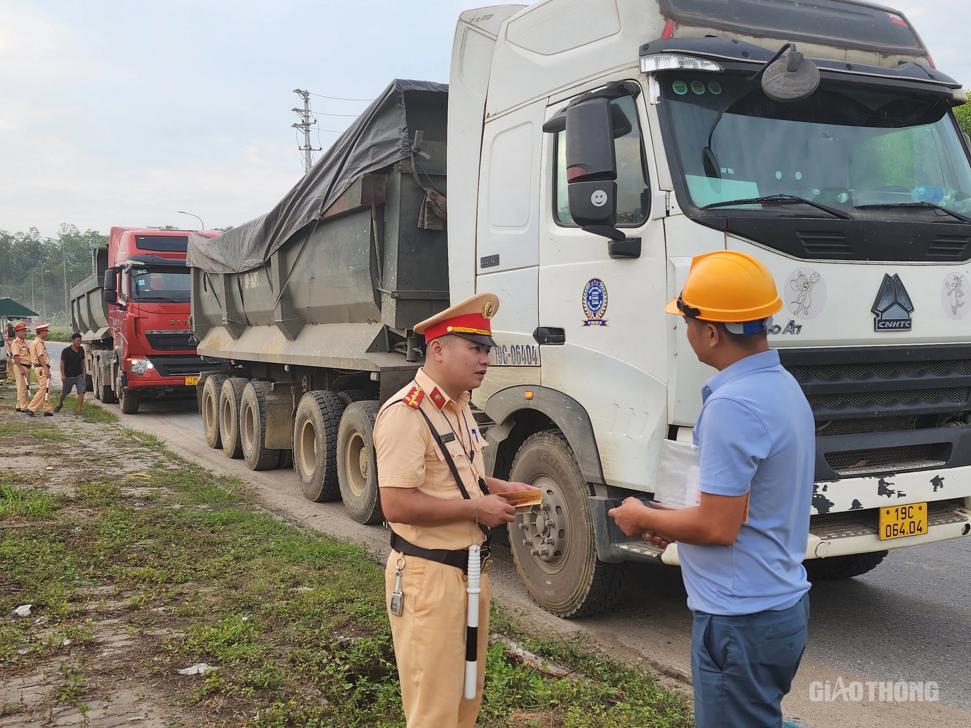 Ph&uacute; Thọ: Người tham gia giao th&ocirc;ng bất an v&igrave; bụi m&ugrave; mịt- Ảnh 3.