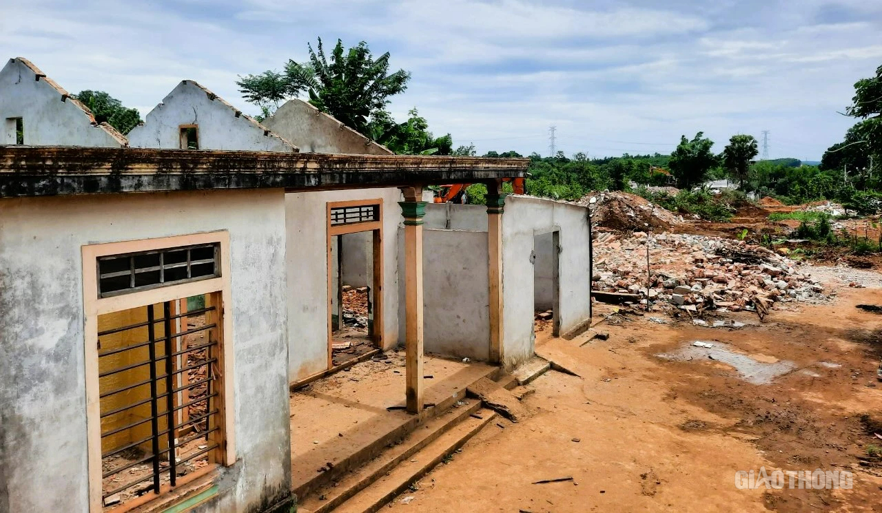 Bảo vệ thi công, bàn giao thêm mặt bằng dự án cao tốc Vạn Ninh - Cam Lộ- Ảnh 4. Bảo vệ thi công, bàn giao thêm mặt bằng dự án cao tốc Vạn Ninh - Cam Lộ- Ảnh 4.