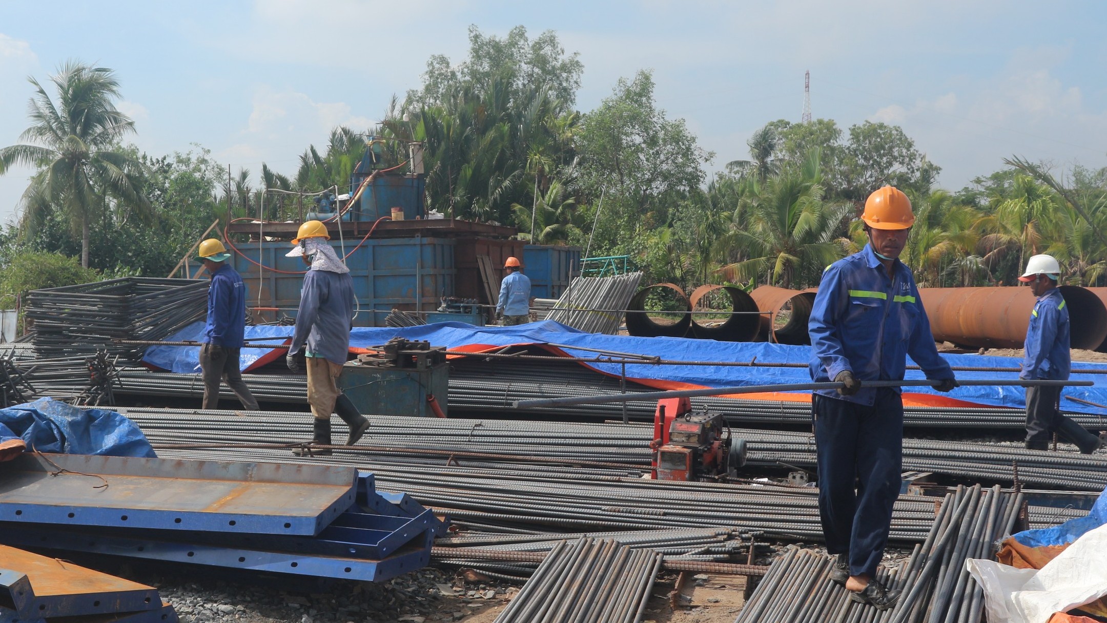 Th&aacute;o gỡ nguồn c&aacute;t, cầu Đại Ng&atilde;i 2 tăng tốc về đ&iacute;ch- Ảnh 1.